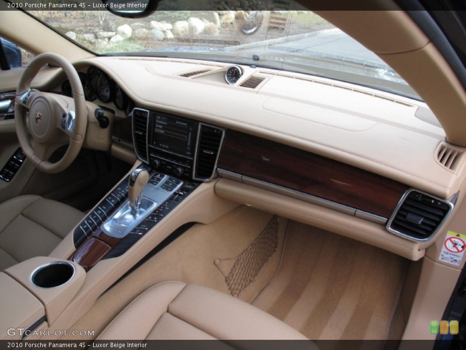 Luxor Beige Interior Dashboard for the 2010 Porsche Panamera 4S #78334290