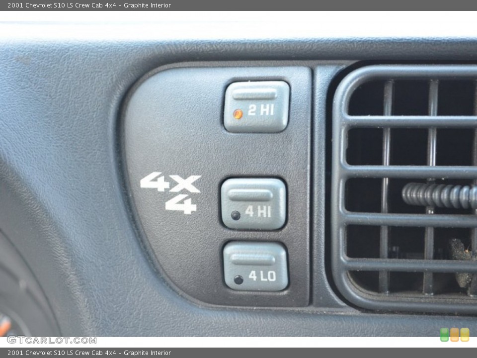 Graphite Interior Controls for the 2001 Chevrolet S10 LS Crew Cab 4x4 #78349125
