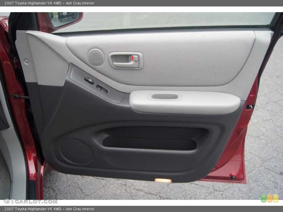 Ash Gray Interior Door Panel for the 2007 Toyota Highlander V6 4WD #78349590