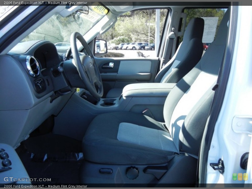 Medium Flint Grey Interior Photo for the 2006 Ford Expedition XLT #78382298