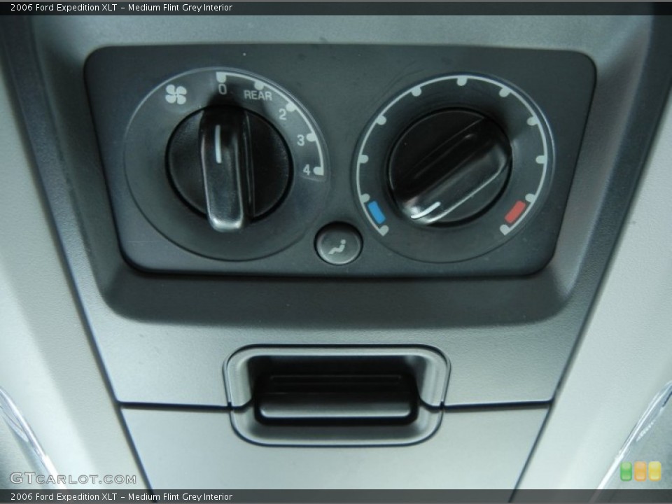 Medium Flint Grey Interior Controls for the 2006 Ford Expedition XLT #78382595