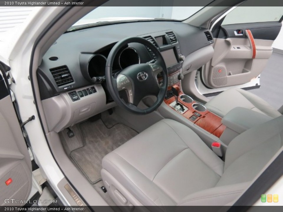 Ash Interior Photo for the 2010 Toyota Highlander Limited #78392736