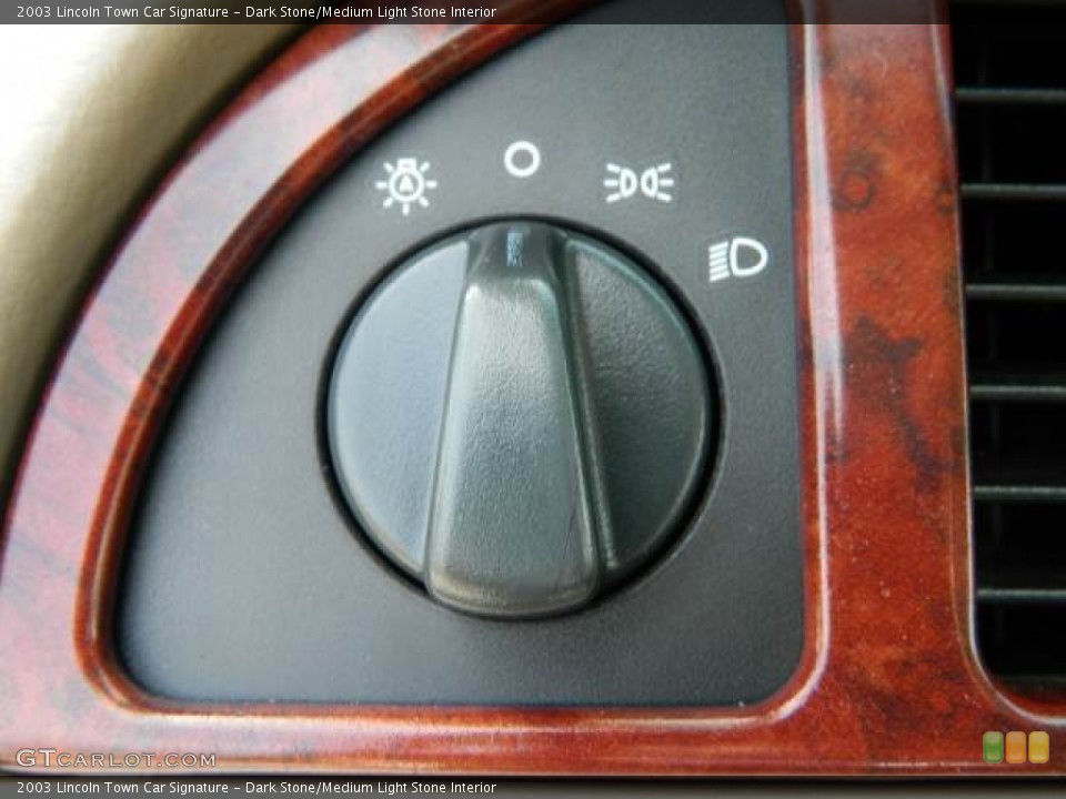 Dark Stone/Medium Light Stone Interior Controls for the 2003 Lincoln Town Car Signature #78419942