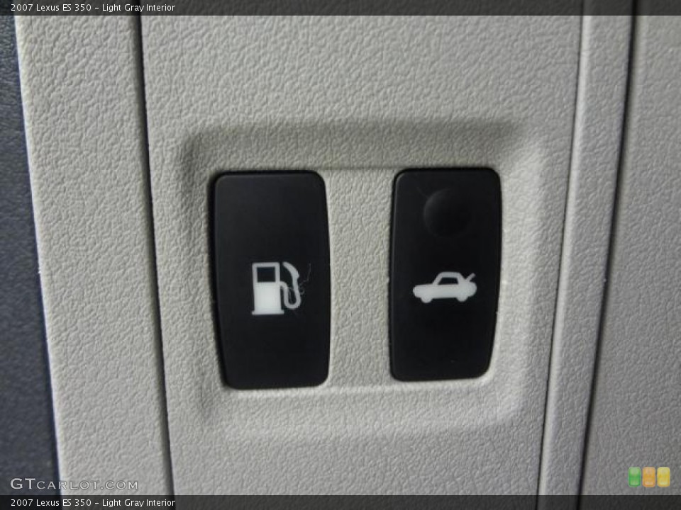 Light Gray Interior Controls for the 2007 Lexus ES 350 #78445964