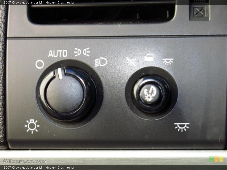 Medium Gray Interior Controls for the 2007 Chevrolet Uplander LS #78466011