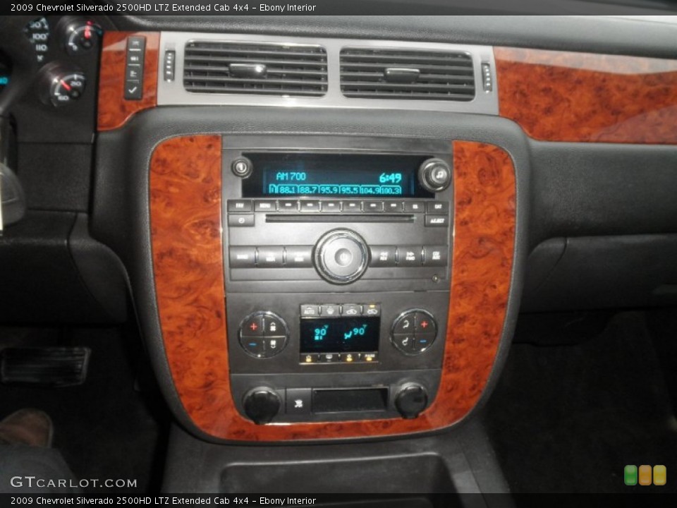 Ebony Interior Controls for the 2009 Chevrolet Silverado 2500HD LTZ Extended Cab 4x4 #78469840