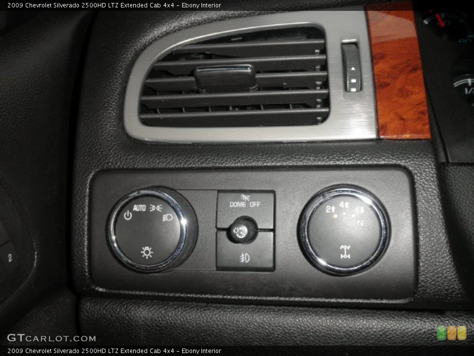 Ebony Interior Controls for the 2009 Chevrolet Silverado 2500HD LTZ Extended Cab 4x4 #78469973