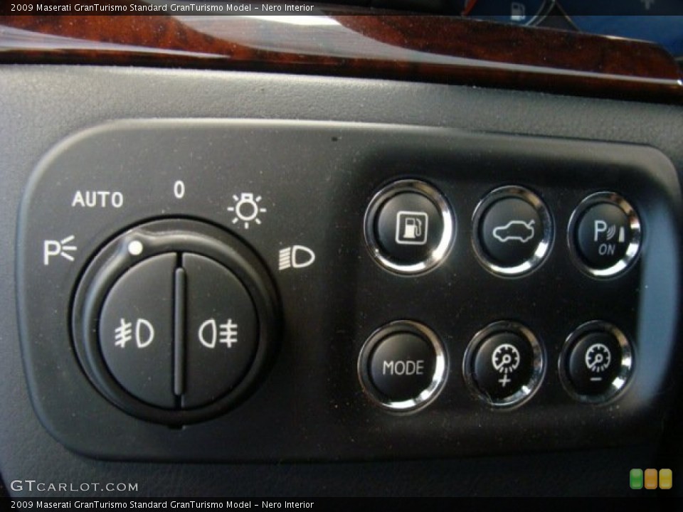 Nero Interior Controls for the 2009 Maserati GranTurismo  #78495803