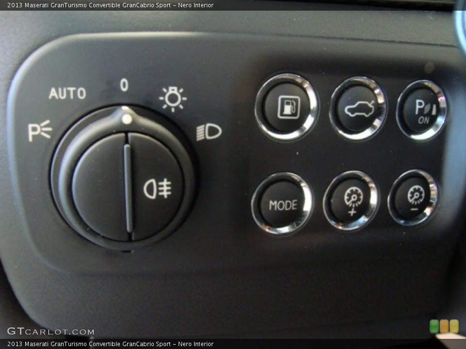 Nero Interior Controls for the 2013 Maserati GranTurismo Convertible GranCabrio Sport #78497751