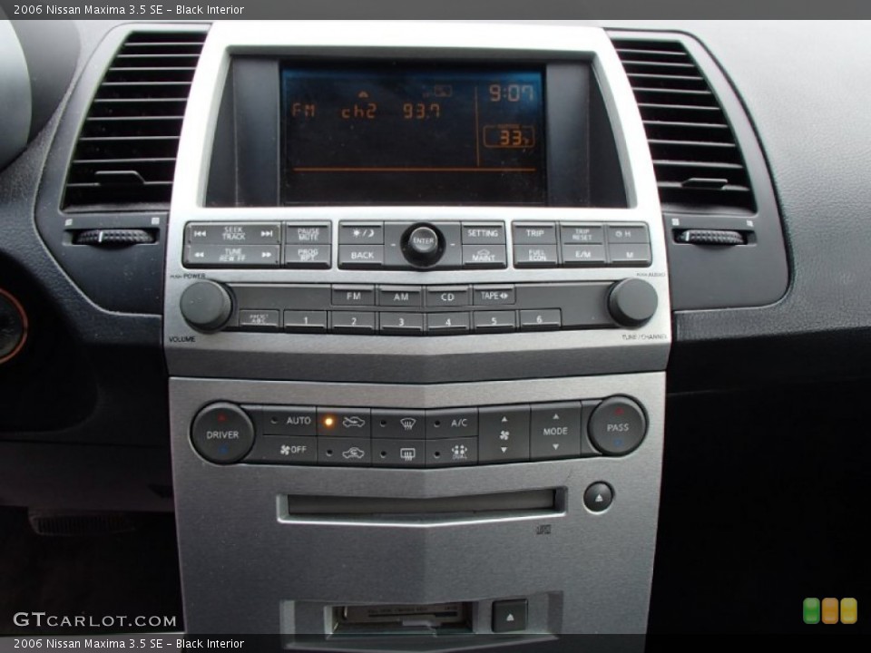 Black Interior Controls for the 2006 Nissan Maxima 3.5 SE #78501188