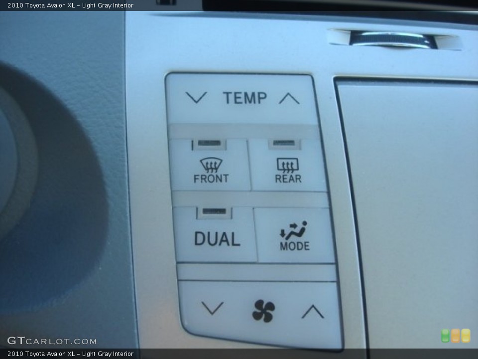 Light Gray Interior Controls for the 2010 Toyota Avalon XL #78513426