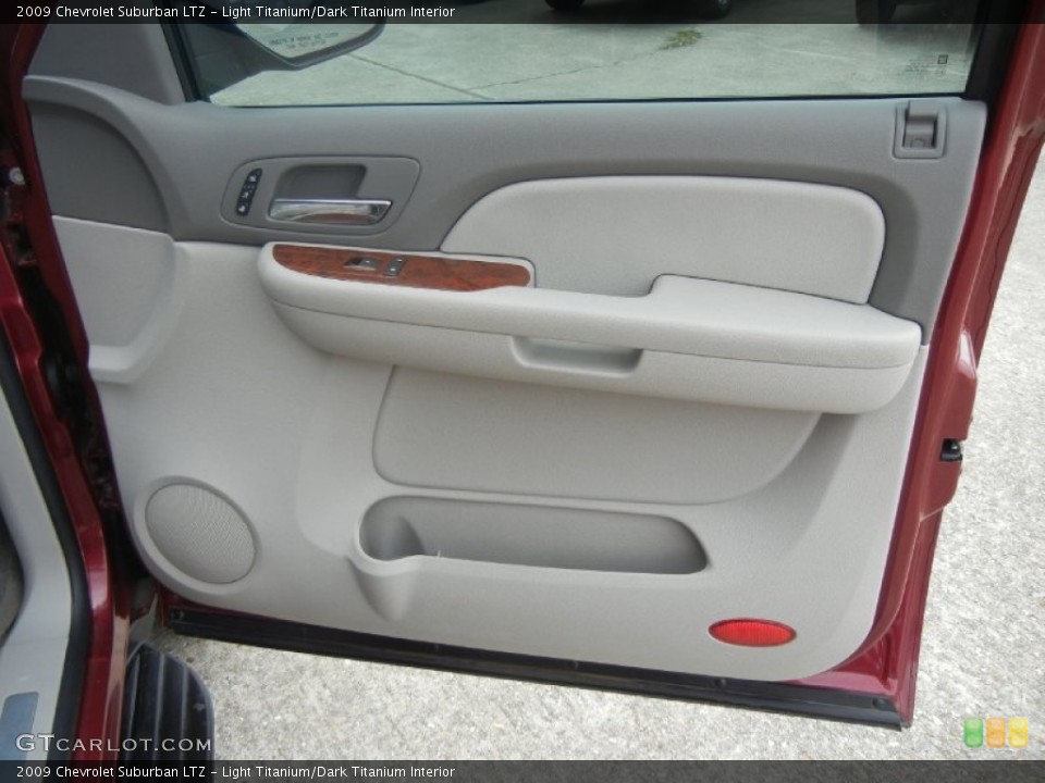 Light Titanium/Dark Titanium Interior Door Panel for the 2009 Chevrolet Suburban LTZ #78526575