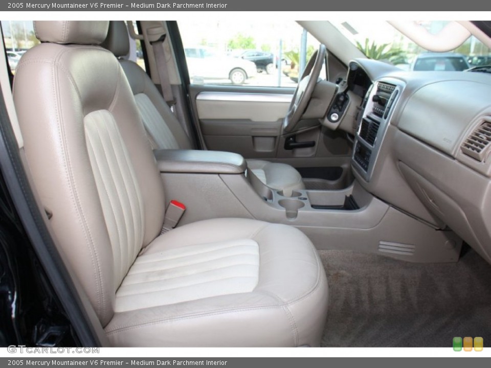 Medium Dark Parchment Interior Photo for the 2005 Mercury Mountaineer V6 Premier #78553835