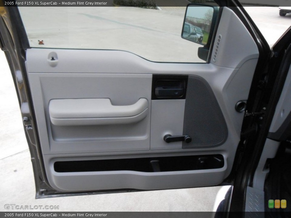 Medium Flint Grey Interior Door Panel for the 2005 Ford F150 XL SuperCab #78561297