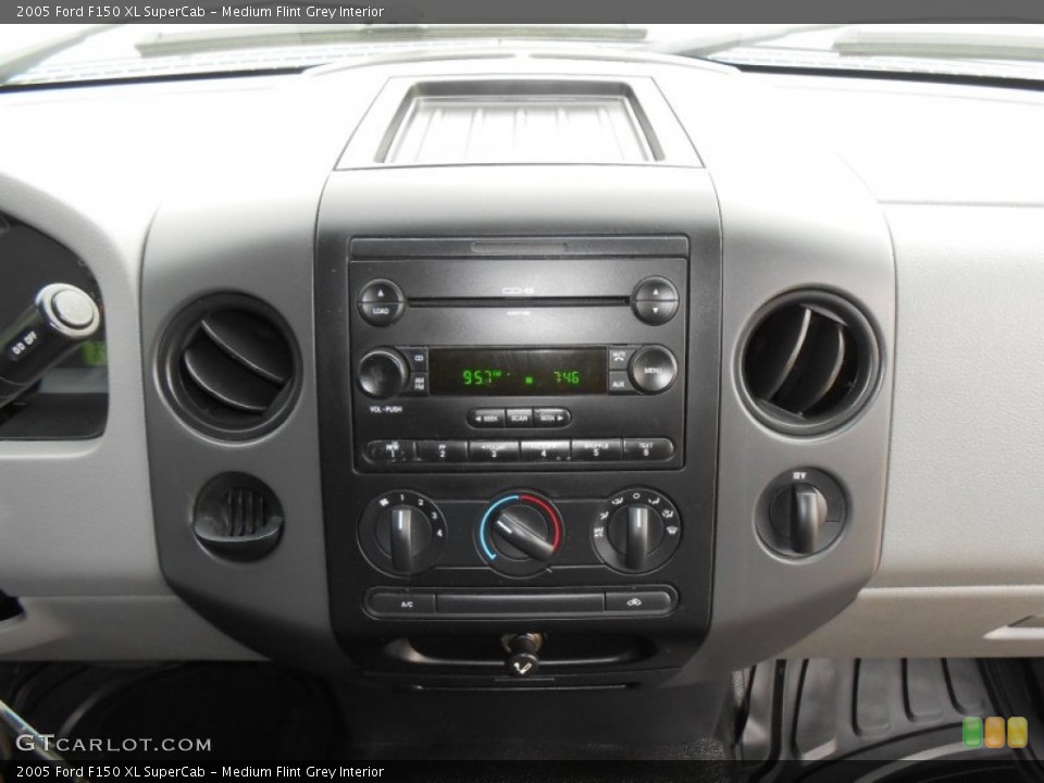 Medium Flint Grey Interior Controls for the 2005 Ford F150 XL SuperCab #78561515