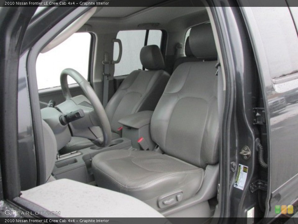 Graphite Interior Photo for the 2010 Nissan Frontier LE Crew Cab 4x4 #78566876