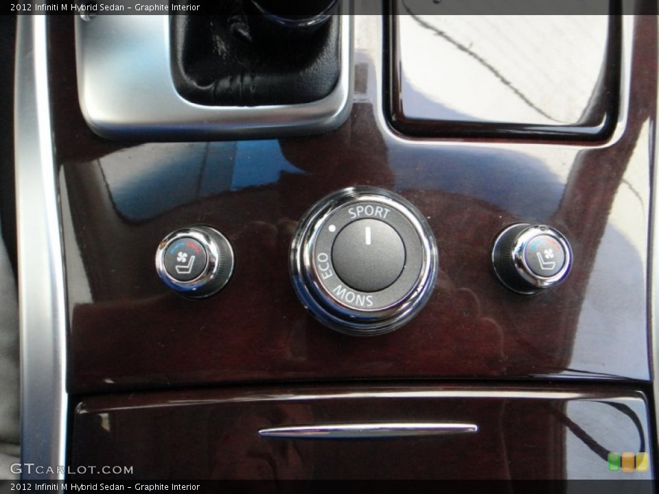 Graphite Interior Controls for the 2012 Infiniti M Hybrid Sedan #78595707
