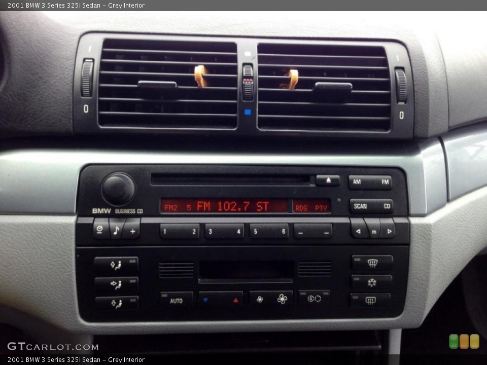 Grey Interior Controls for the 2001 BMW 3 Series 325i Sedan #78604574