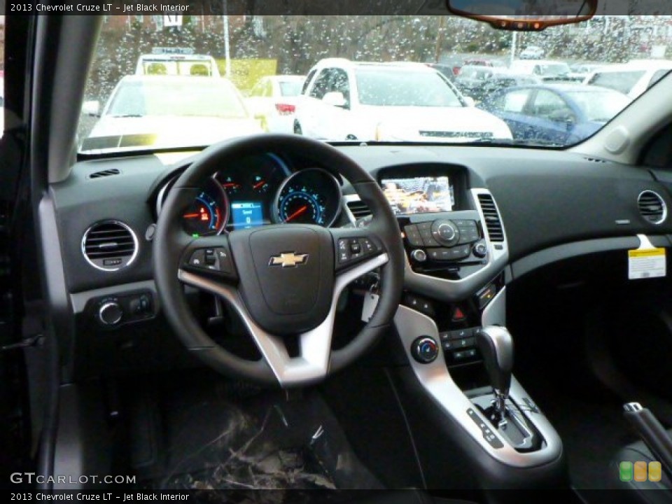Jet Black Interior Dashboard for the 2013 Chevrolet Cruze LT #78615384