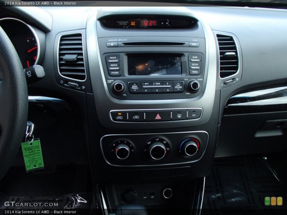 Black Interior Door Panel for the 2014 Kia Sorento LX AWD #78626364