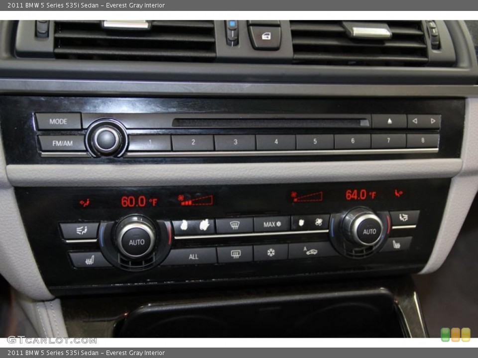 Everest Gray Interior Controls for the 2011 BMW 5 Series 535i Sedan #78630762