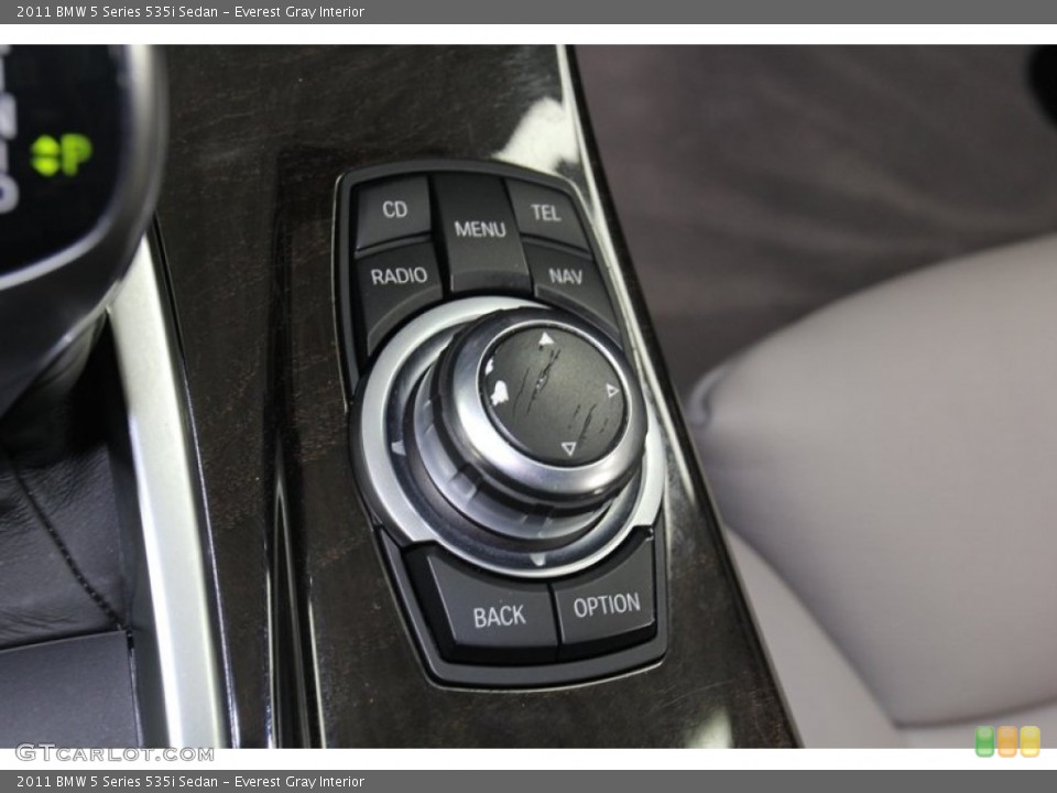 Everest Gray Interior Controls for the 2011 BMW 5 Series 535i Sedan #78630786