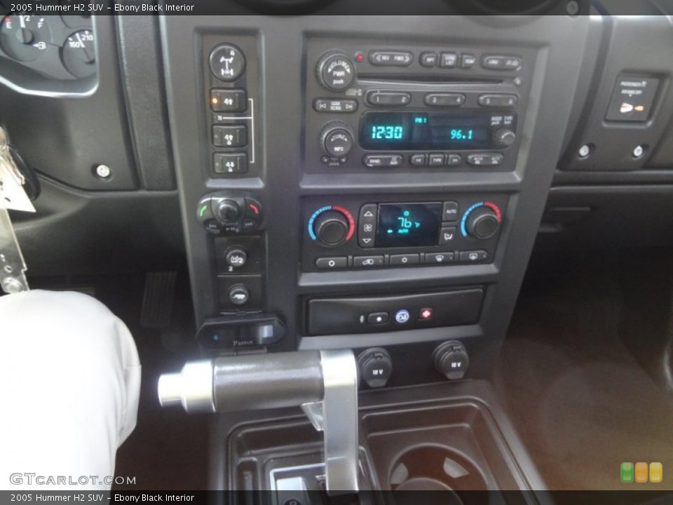 Ebony Black Interior Controls for the 2005 Hummer H2 SUV #78637905