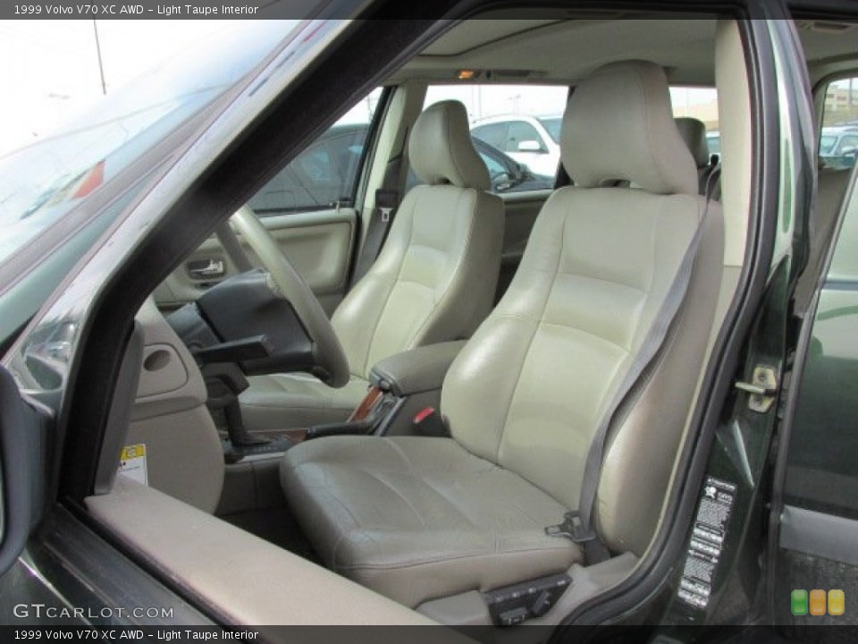 Light Taupe Interior Photo for the 1999 Volvo V70 XC AWD #78641761