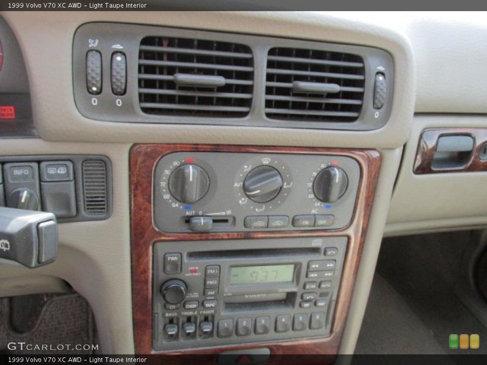 Light Taupe Interior Controls for the 1999 Volvo V70 XC AWD #78641830