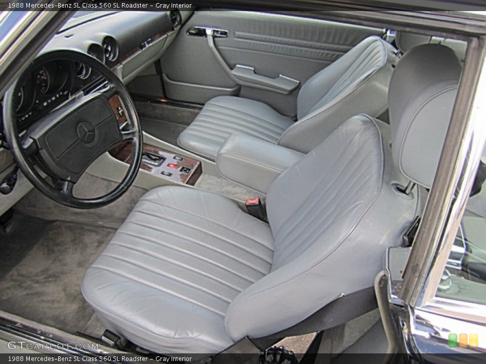 Gray Interior Photo for the 1988 Mercedes-Benz SL Class 560 SL Roadster #78652714
