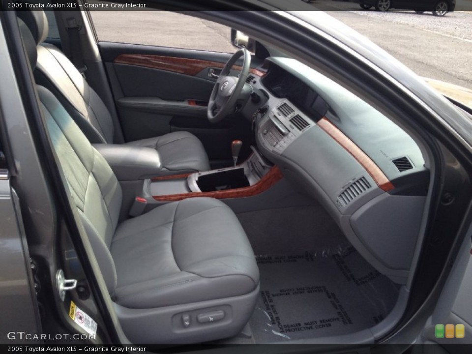 Graphite Gray Interior Photo for the 2005 Toyota Avalon XLS #78653348