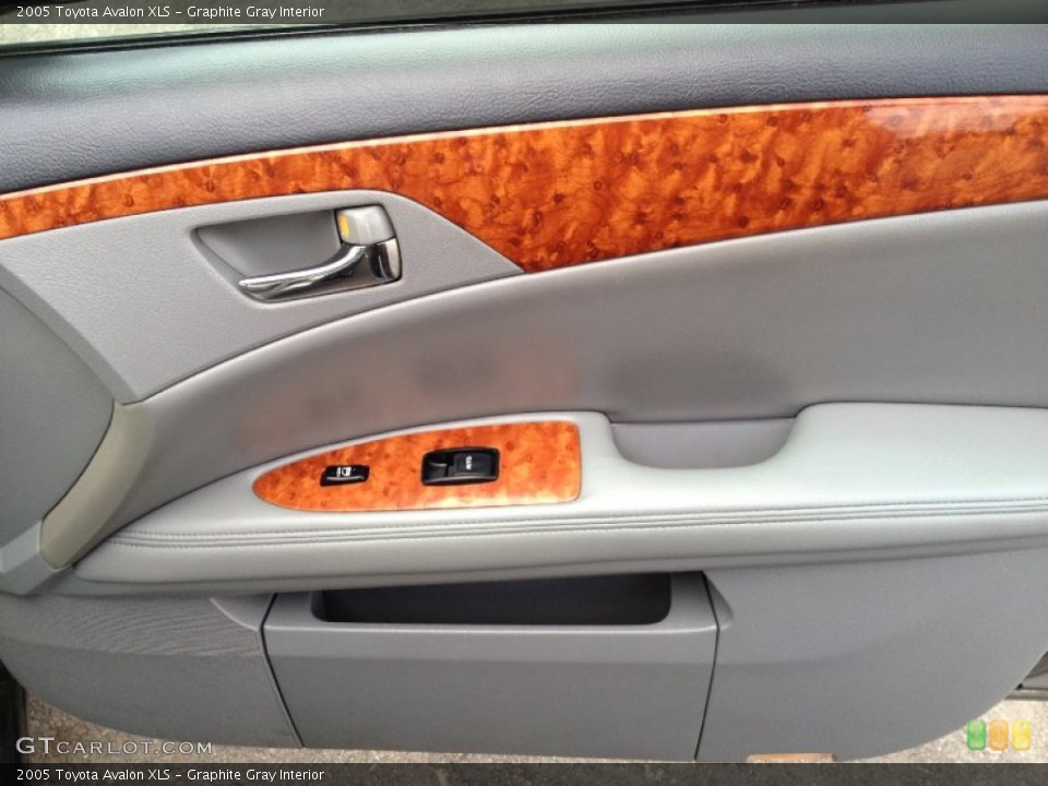 Graphite Gray Interior Door Panel for the 2005 Toyota Avalon XLS #78653364