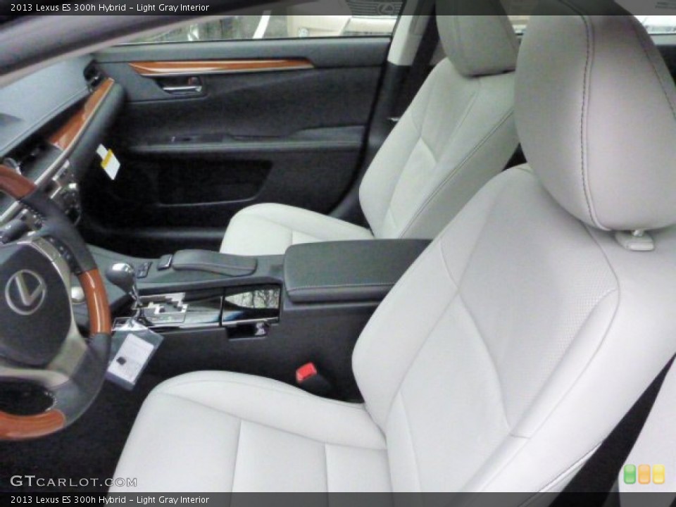 Light Gray Interior Photo for the 2013 Lexus ES 300h Hybrid #78689983