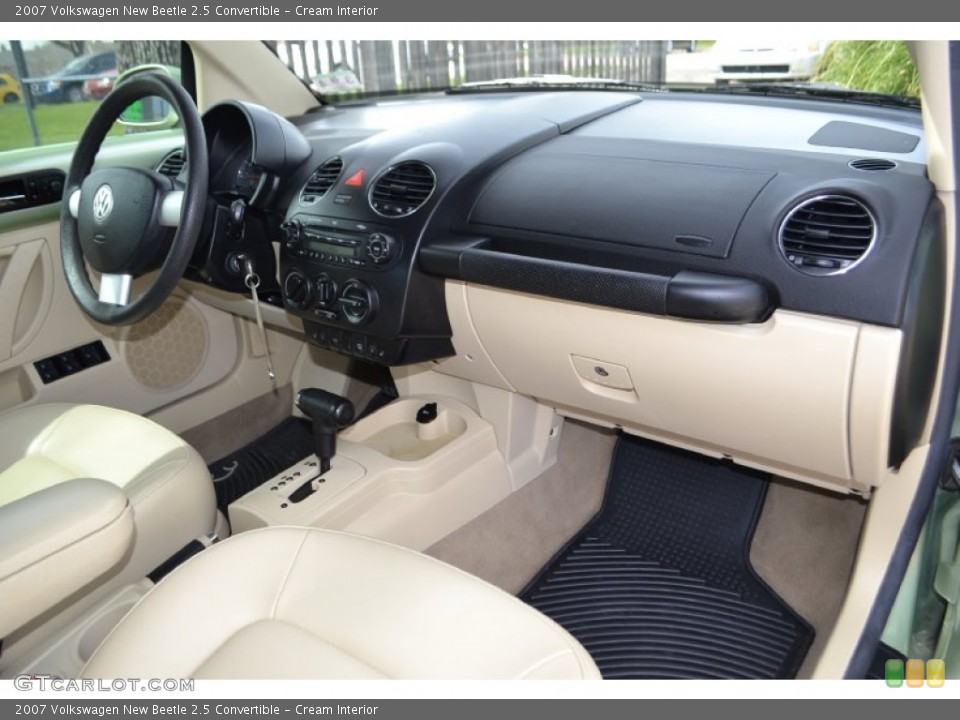 Cream Interior Dashboard for the 2007 Volkswagen New Beetle 2.5 Convertible #78690085