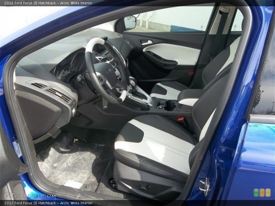 Arctic White Interior Photo for the 2013 Ford Focus SE Hatchback #78690844