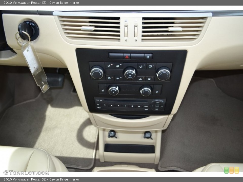 Ceylon Beige Interior Controls for the 2010 Volkswagen Routan SE #78691189