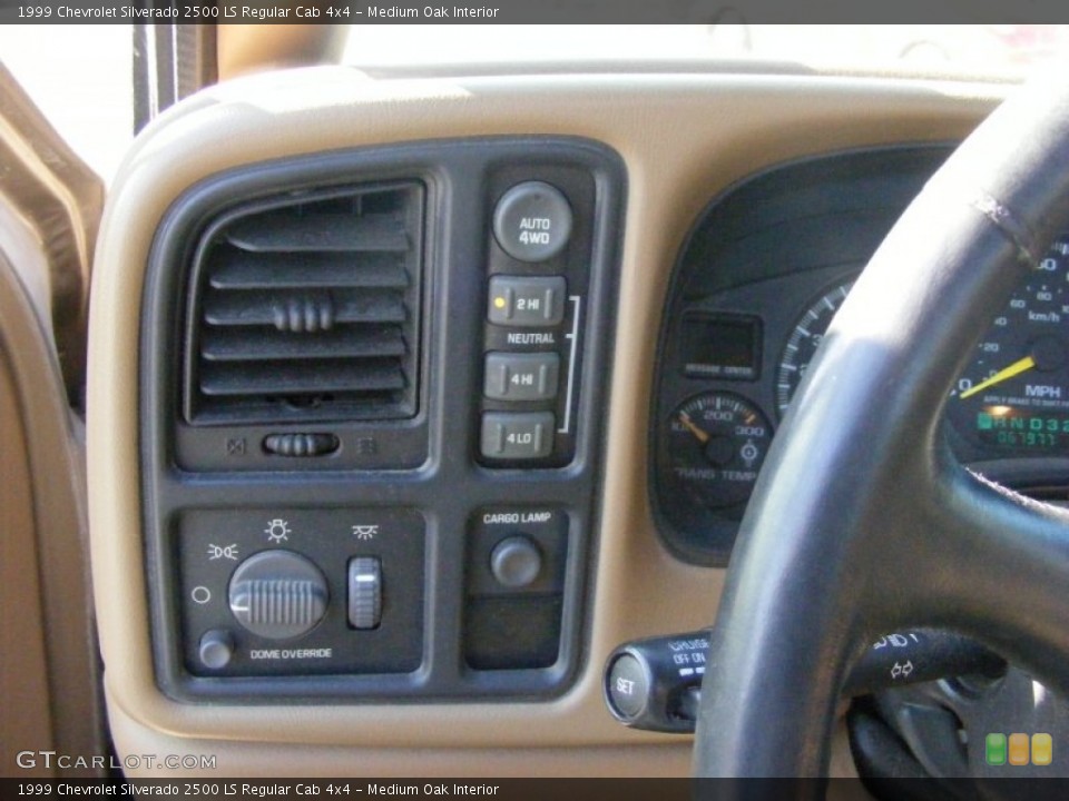 Medium Oak Interior Controls for the 1999 Chevrolet Silverado 2500 LS Regular Cab 4x4 #78704240