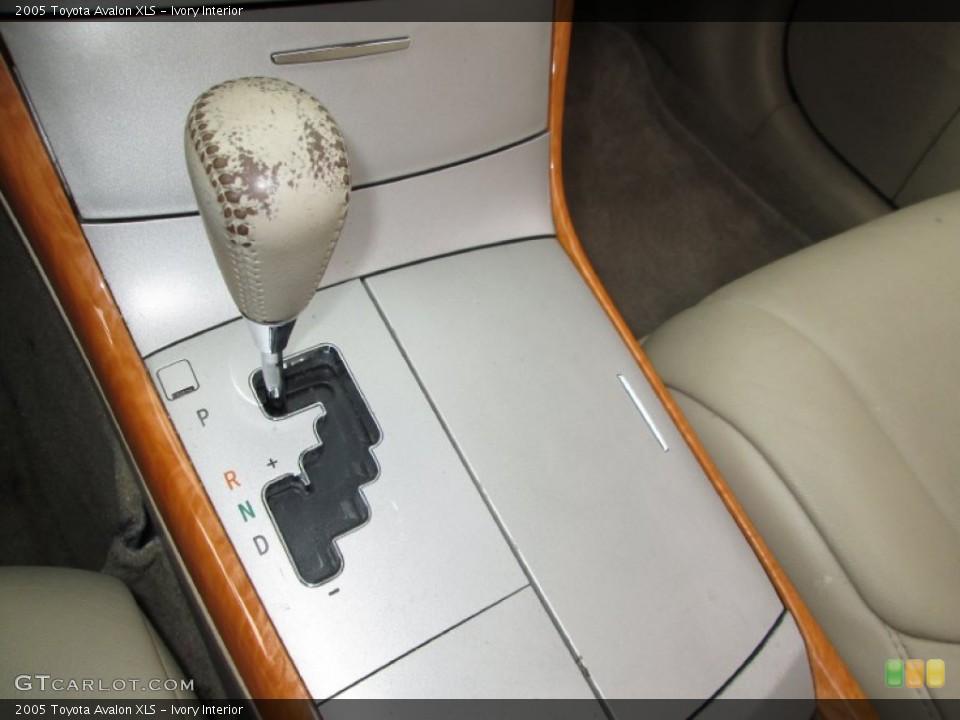Ivory Interior Transmission for the 2005 Toyota Avalon XLS #78707972