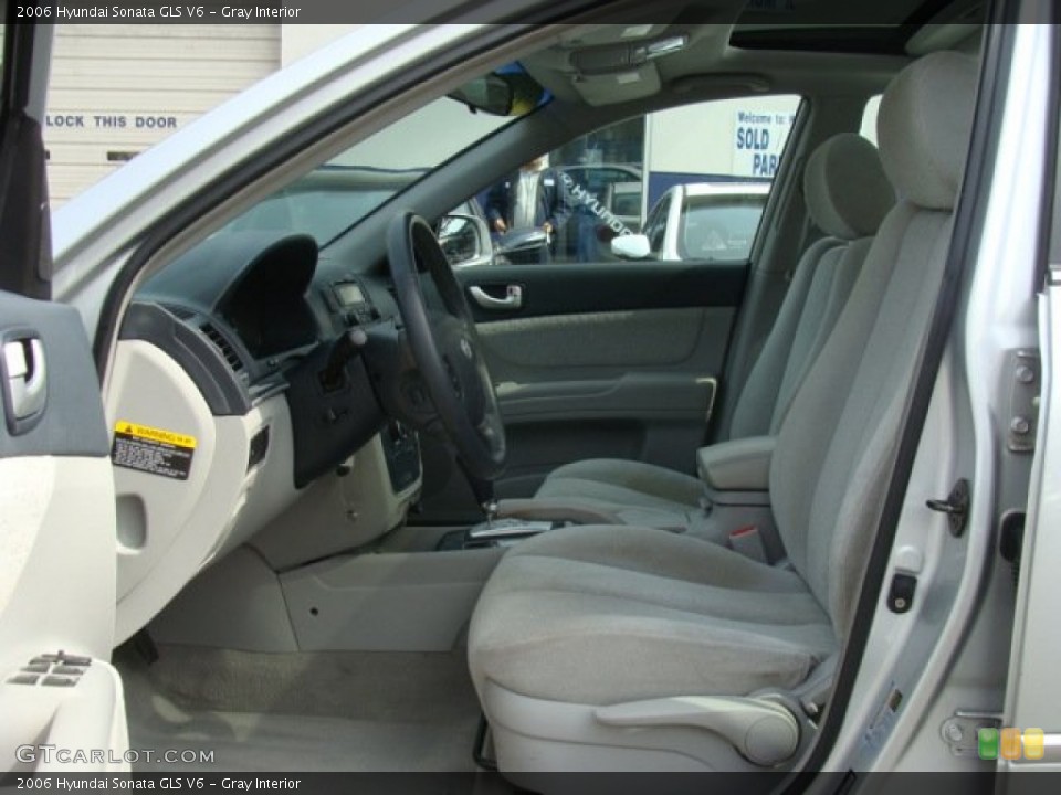 Gray Interior Photo for the 2006 Hyundai Sonata GLS V6 #78714938