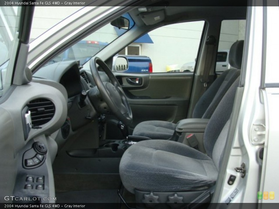 Gray Interior Photo for the 2004 Hyundai Santa Fe GLS 4WD #78735006