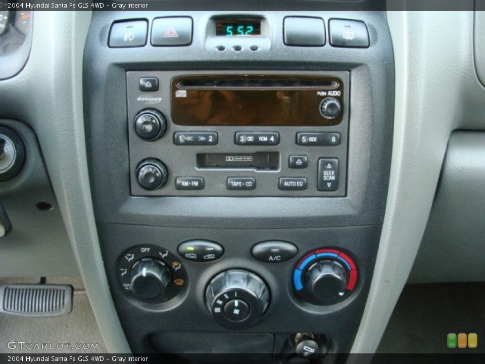 Gray Interior Controls for the 2004 Hyundai Santa Fe GLS 4WD #78735071