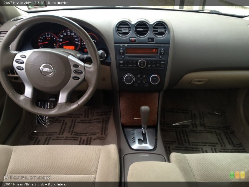 Blond Interior Dashboard for the 2007 Nissan Altima 3.5 SE #78737933