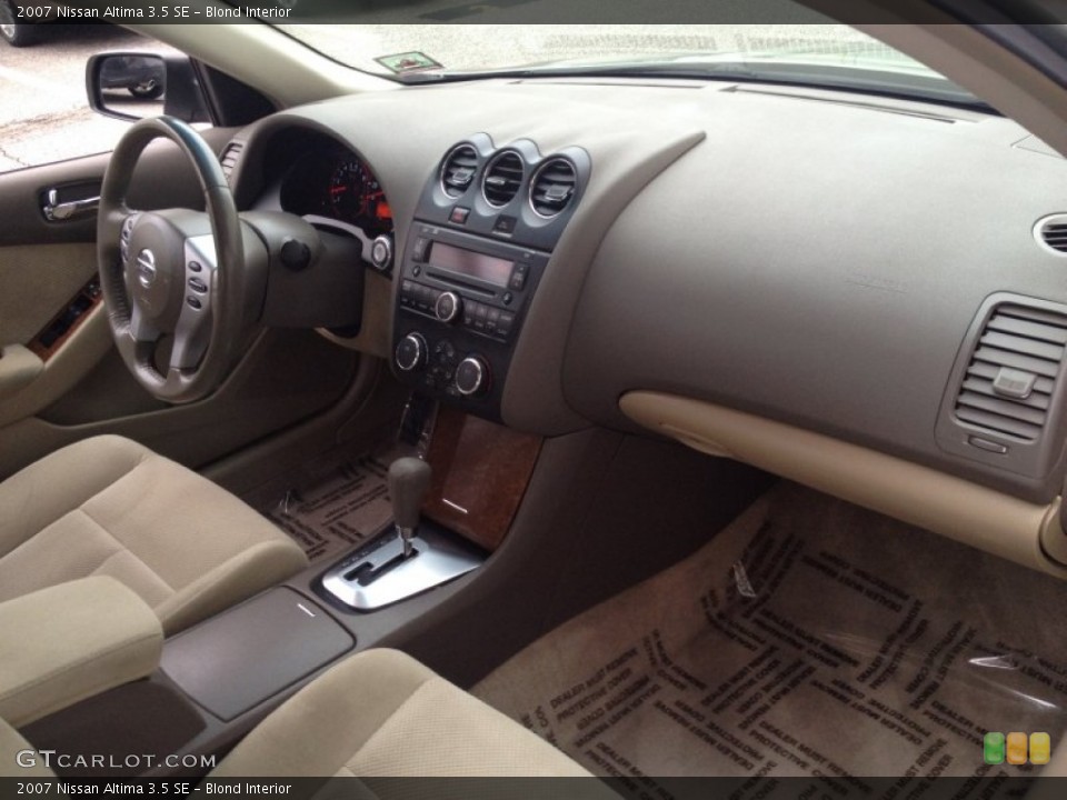 Blond Interior Dashboard for the 2007 Nissan Altima 3.5 SE #78738233