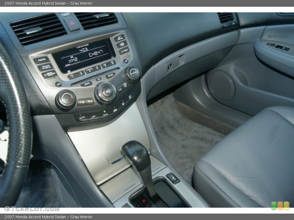 Gray Interior Controls for the 2007 Honda Accord Hybrid Sedan #78744647