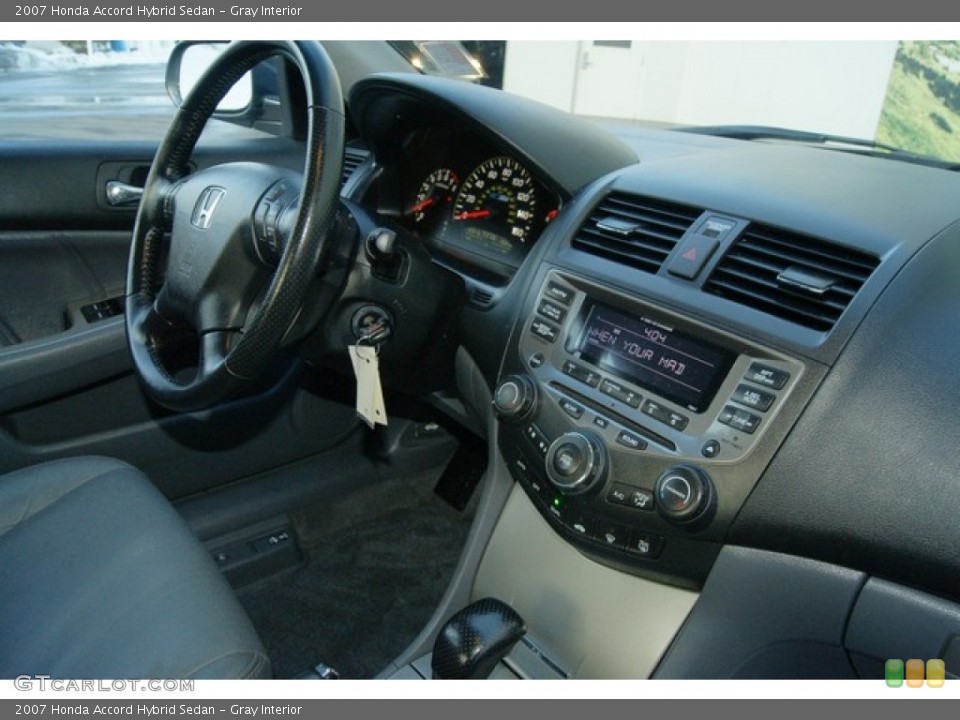 Gray Interior Controls for the 2007 Honda Accord Hybrid Sedan #78744711
