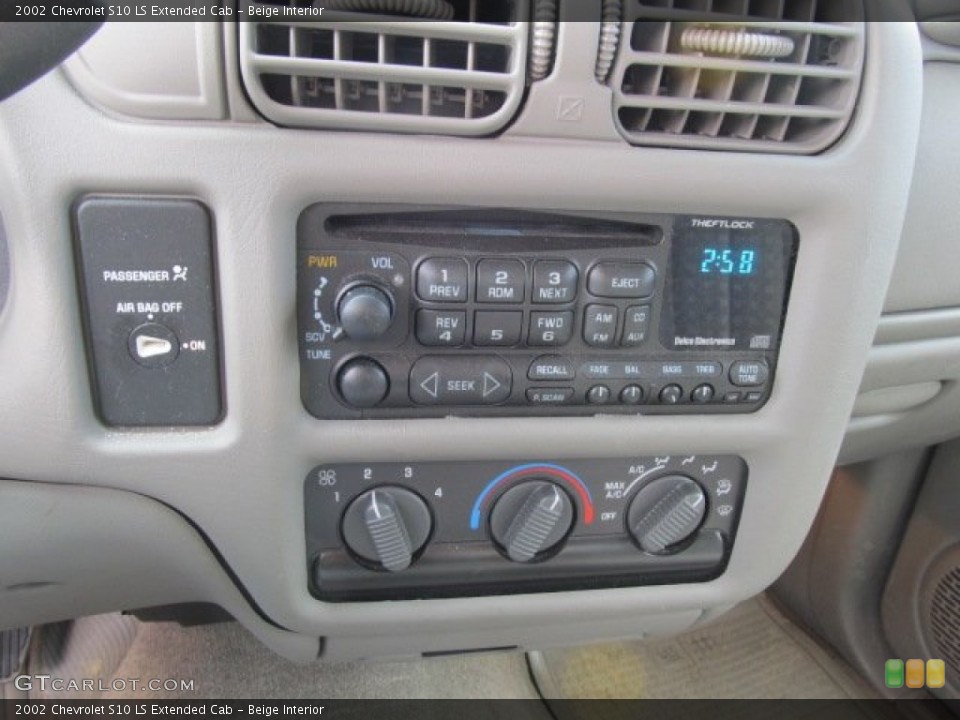 Beige Interior Controls for the 2002 Chevrolet S10 LS Extended Cab #78755030