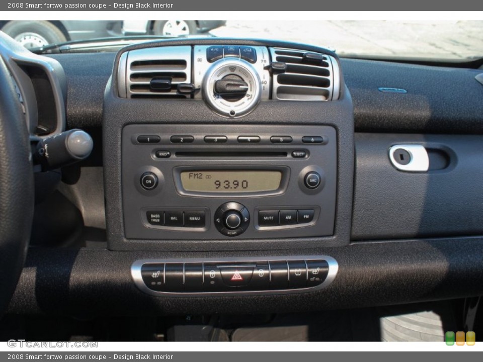 Design Black Interior Controls for the 2008 Smart fortwo passion coupe #78760256