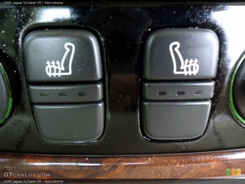 Ivory Interior Controls for the 2005 Jaguar XJ Super V8 #78785786