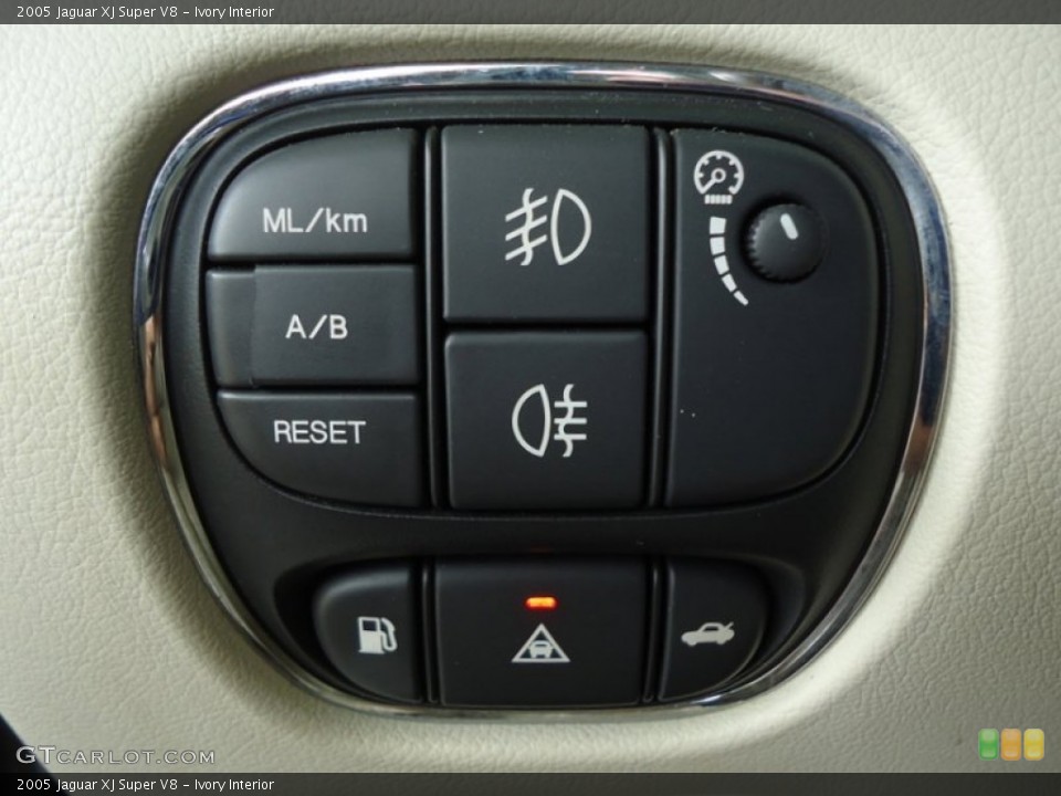 Ivory Interior Controls for the 2005 Jaguar XJ Super V8 #78787142