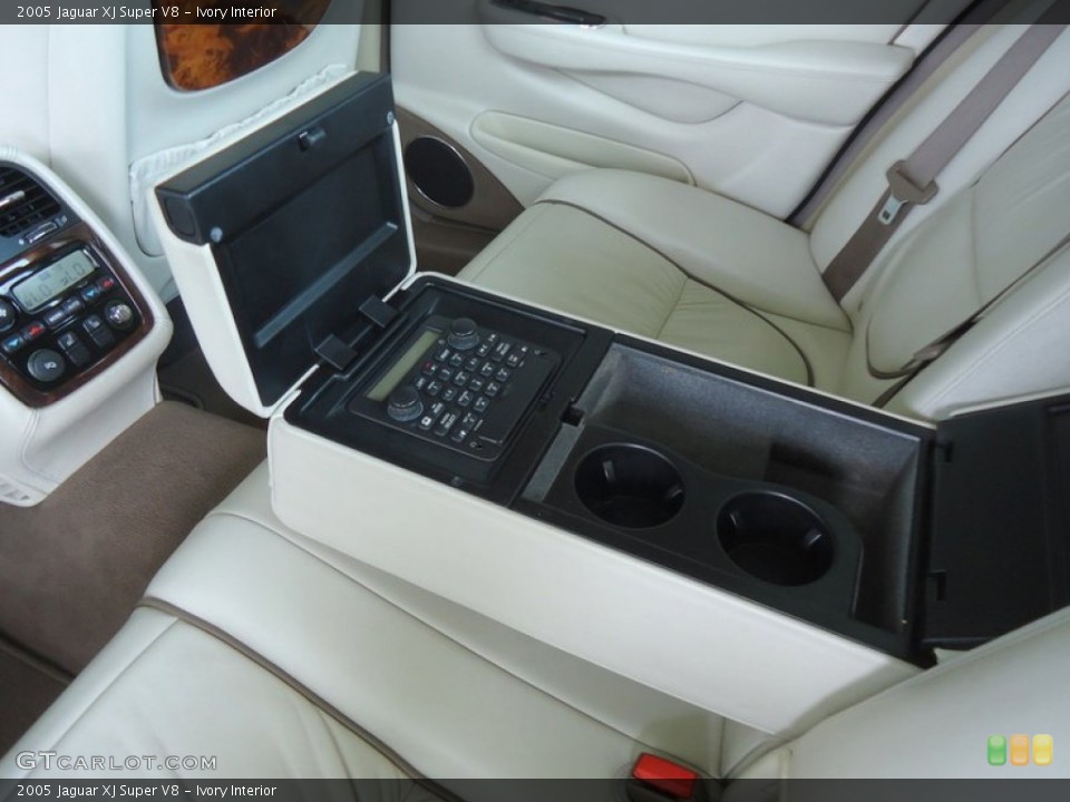 Ivory Interior Controls for the 2005 Jaguar XJ Super V8 #78787417